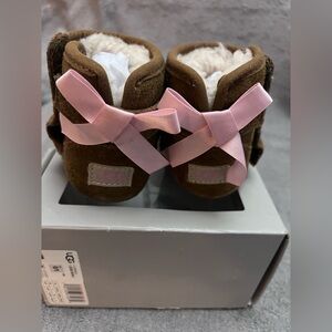 UGG Jesse Bow: Tan Baby Booties with Pink Ribbons - Size 0/1 (XS)